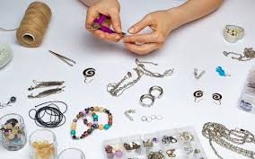 Bisutería artesanal: cómo empezar a crear tus propias joyas desde cero