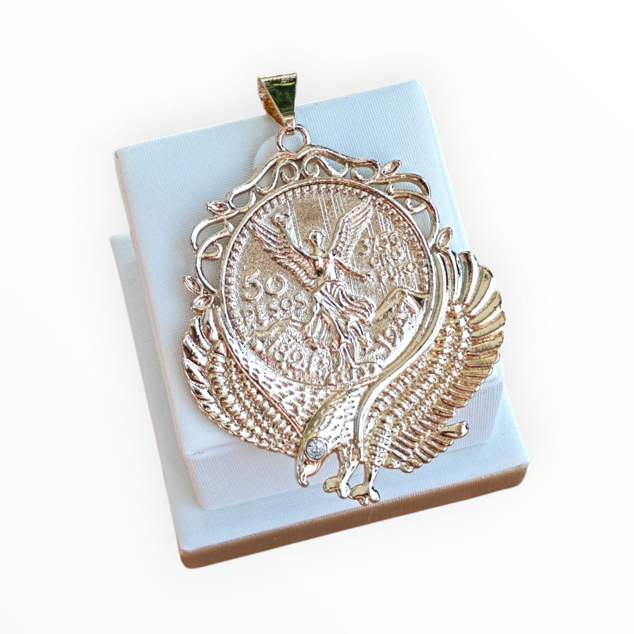 Dije Centenario en Oro Laminado 14K – Orgullo