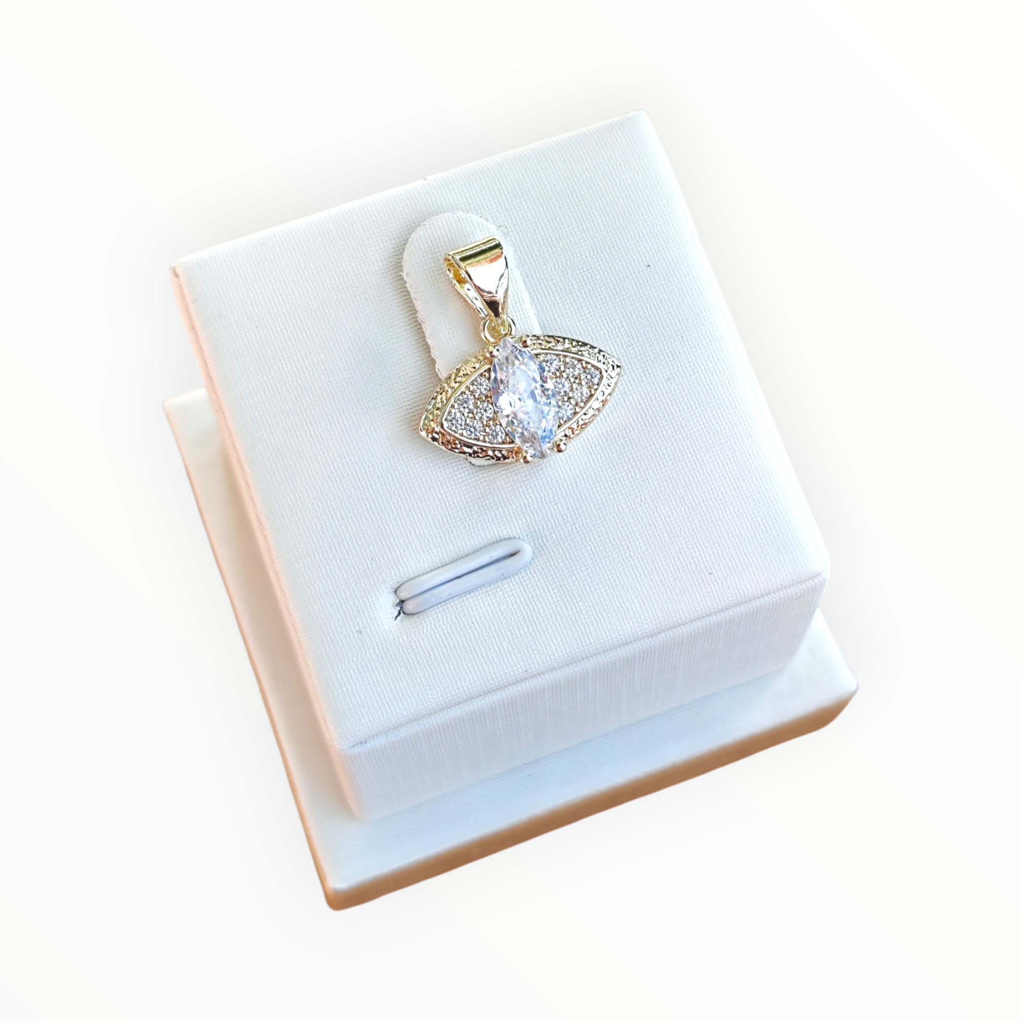 Dije Ojo en Oro Laminado 14K – Protección y Elegancia