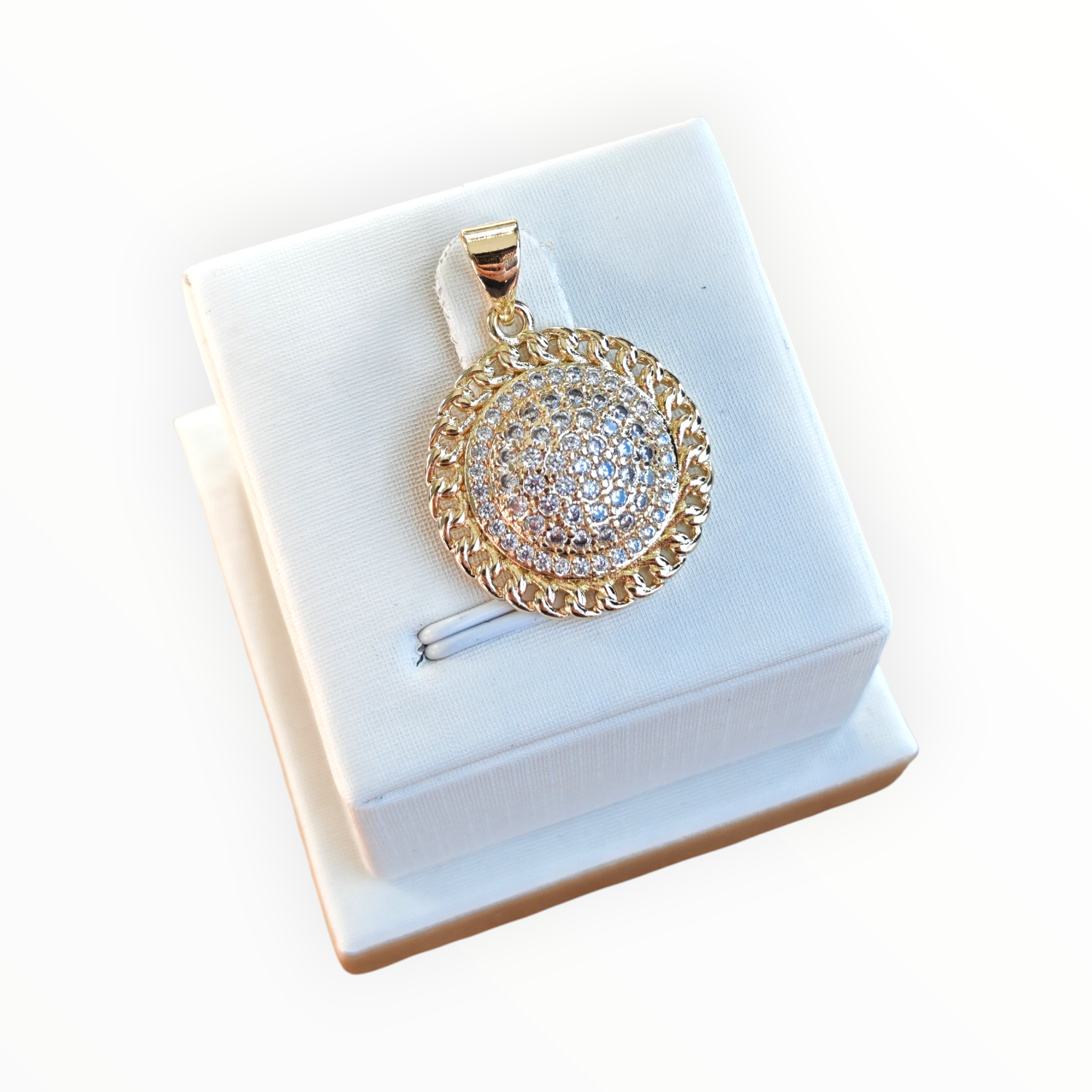 Dije Circular en Oro Laminado 14K – Fuerza y Brillo Interior