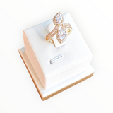 Anillo Doble Lágrima de Oro Laminado 14K – Brillo y Elegancia