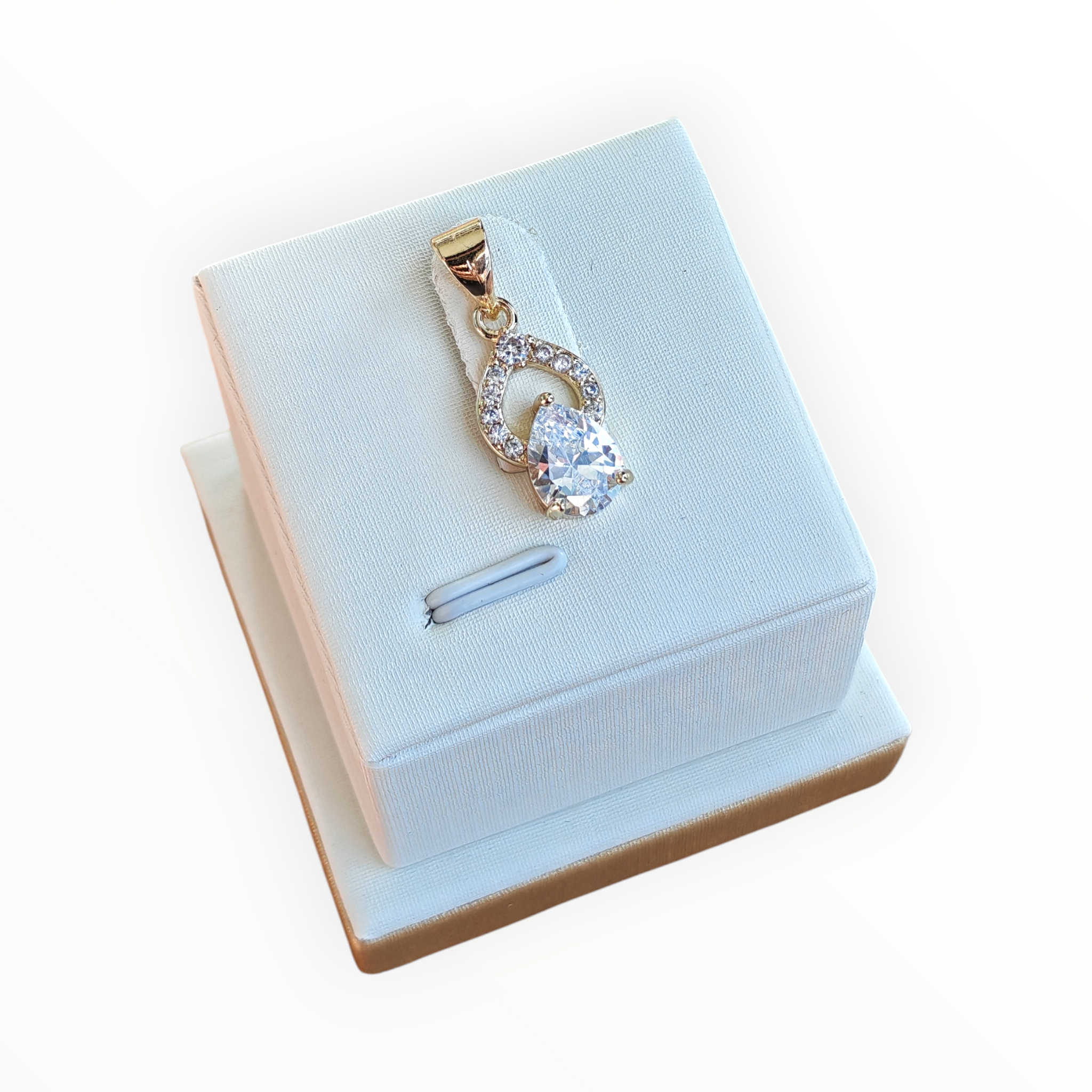 Dije Gota en Oro Laminado 14K – Elegancia que Fluye