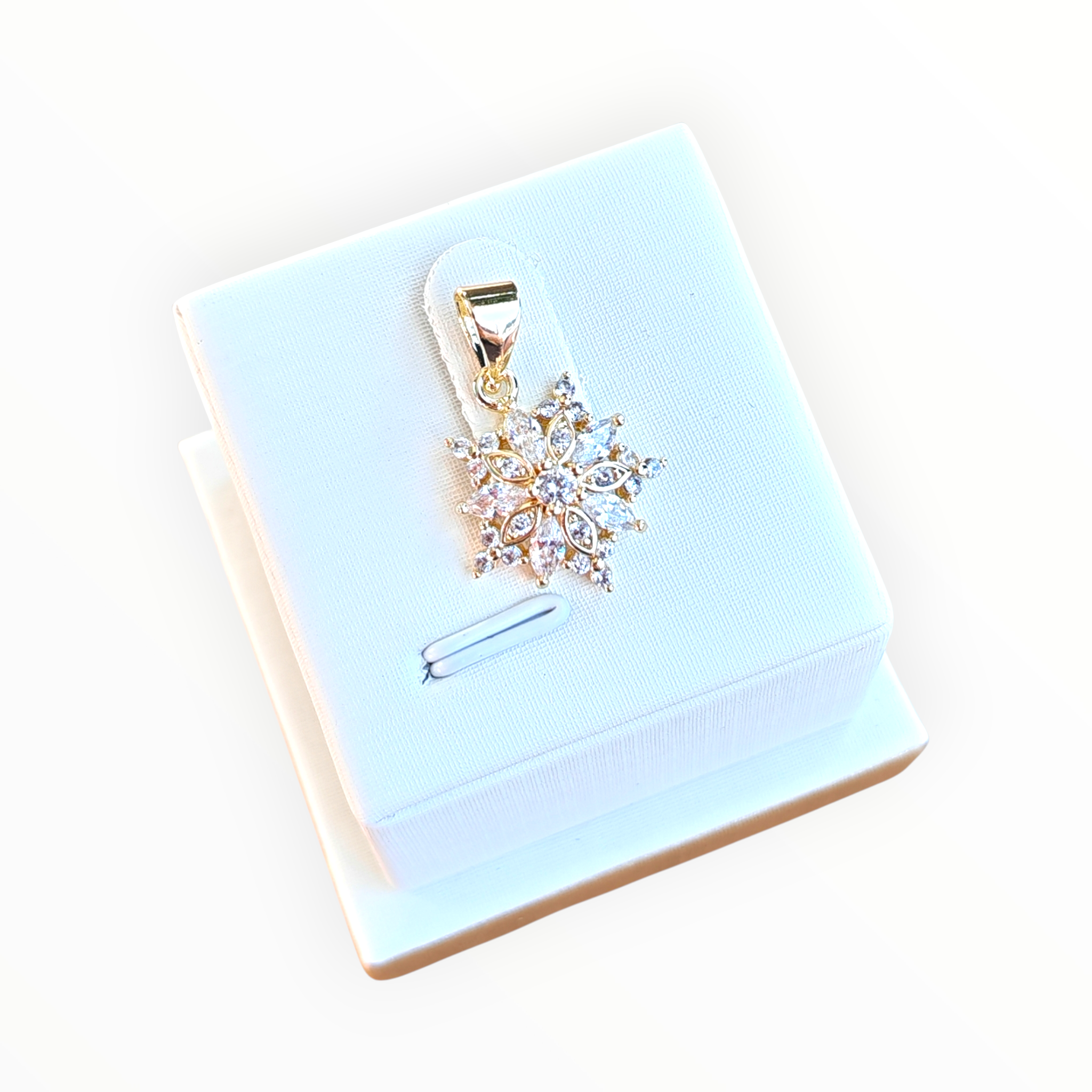 Dije Copo de Nieve en Oro Laminado 14K – Belleza que Brilla con Delicadeza
