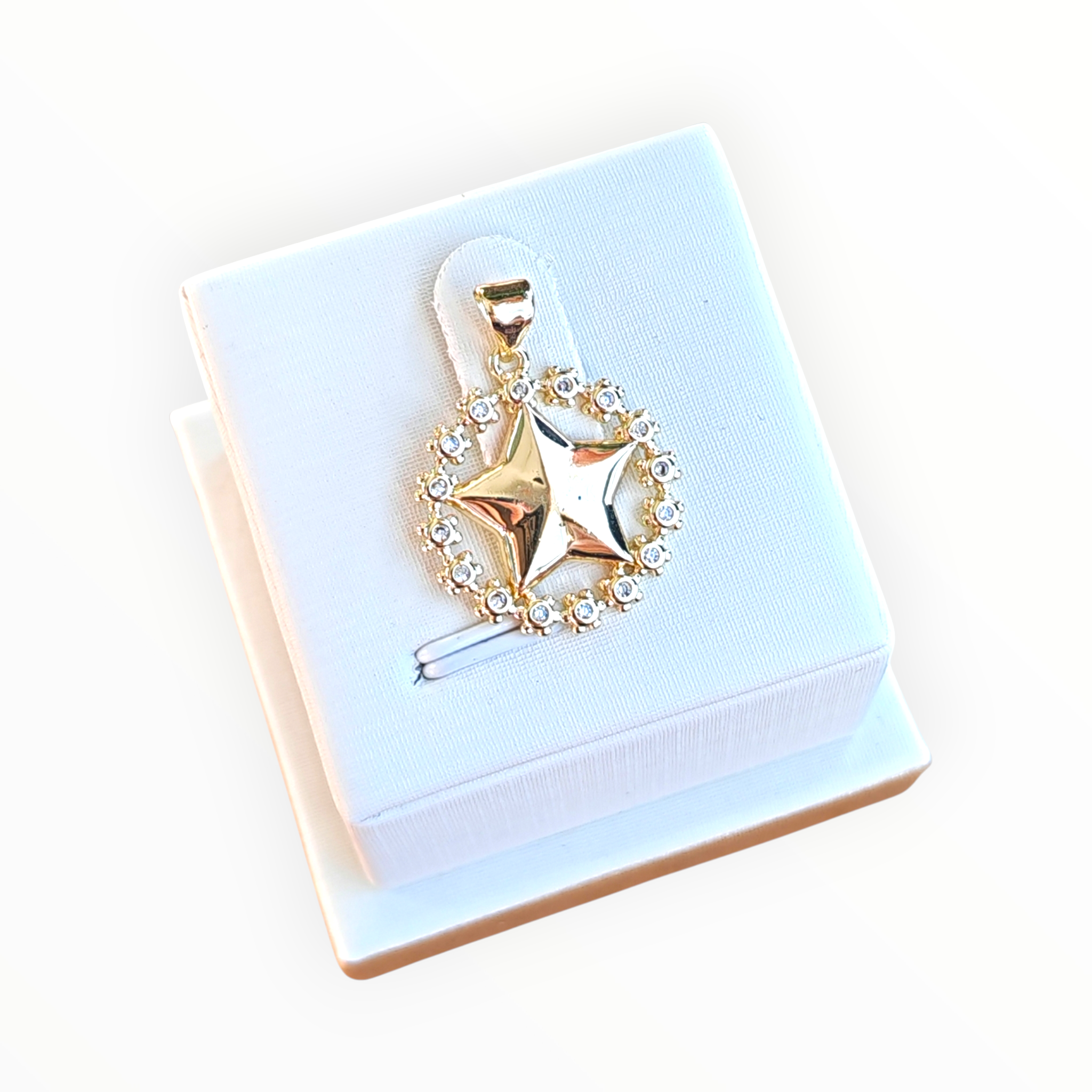 Dije Estrella en Oro Laminado 14K – Brillo que Inspira