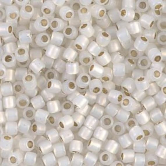 Mostacilla Miyuki Delica 11/0 DB221 - Blanco Opalo