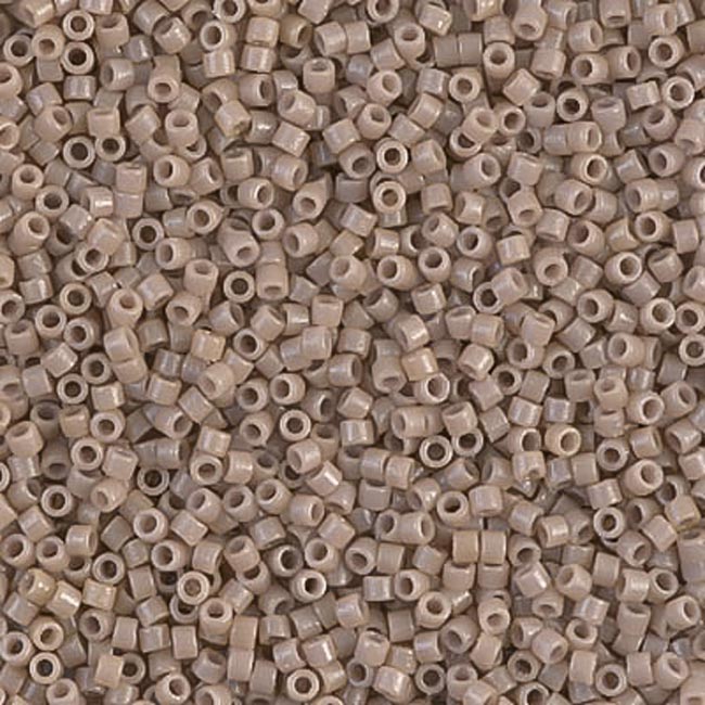 Mostacilla Miyuki Delica 11/0 DB2105 – Beige Taupe Opaco Duracoat