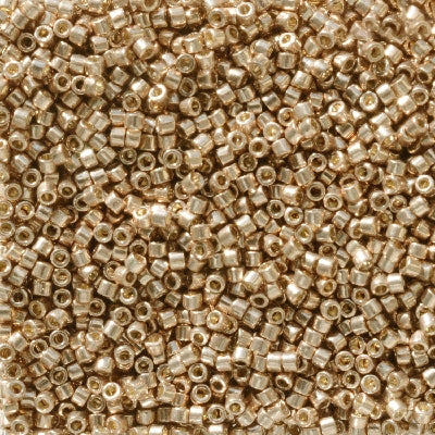 Mostacilla Miyuki Delica 11/0 DB2504 – Dorado Champagne Galvanizado Duracoat