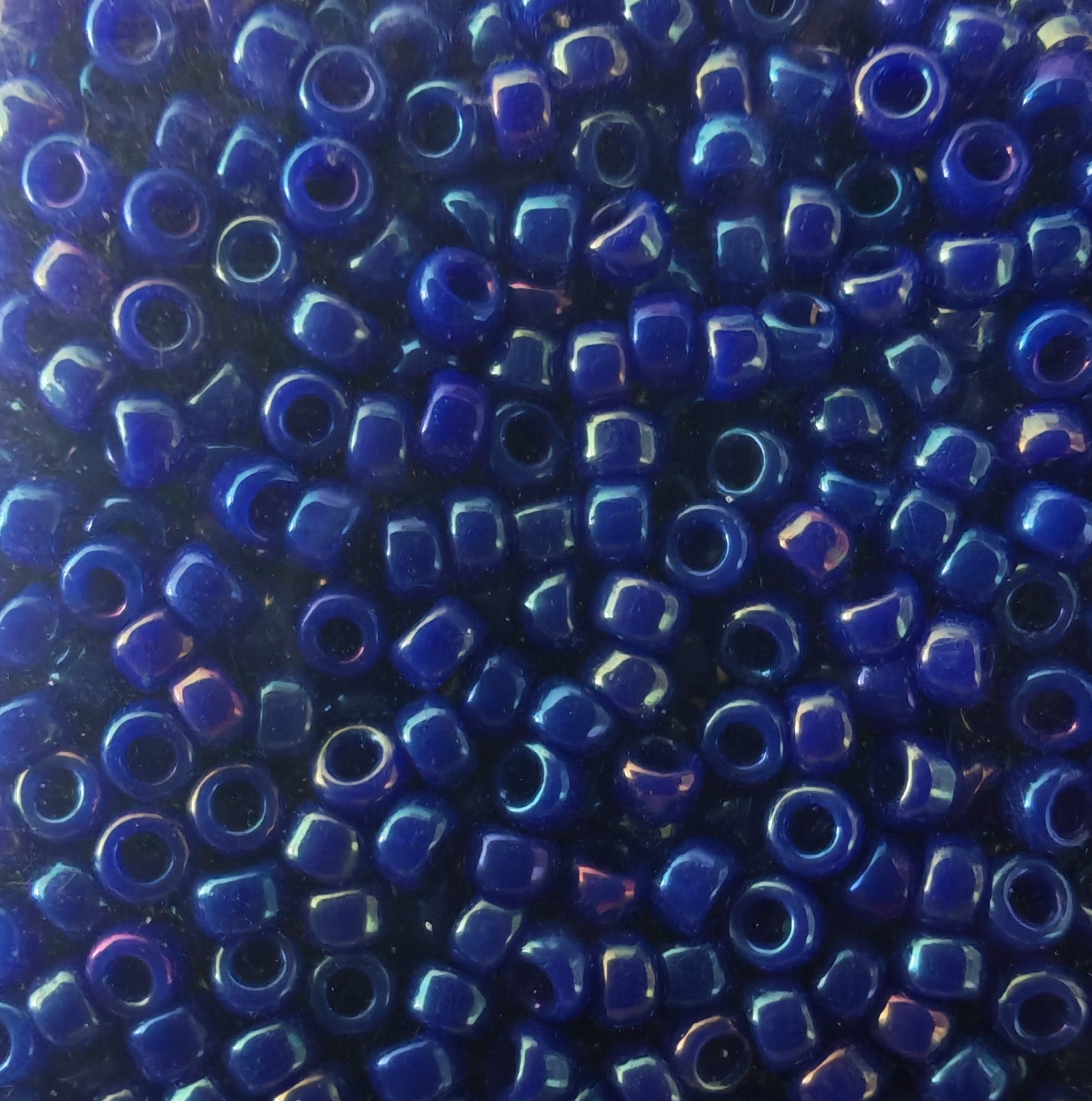 Mostacilla Miyuki Rocalla 15/0 RR1945 – Azul Profundo Tornasol