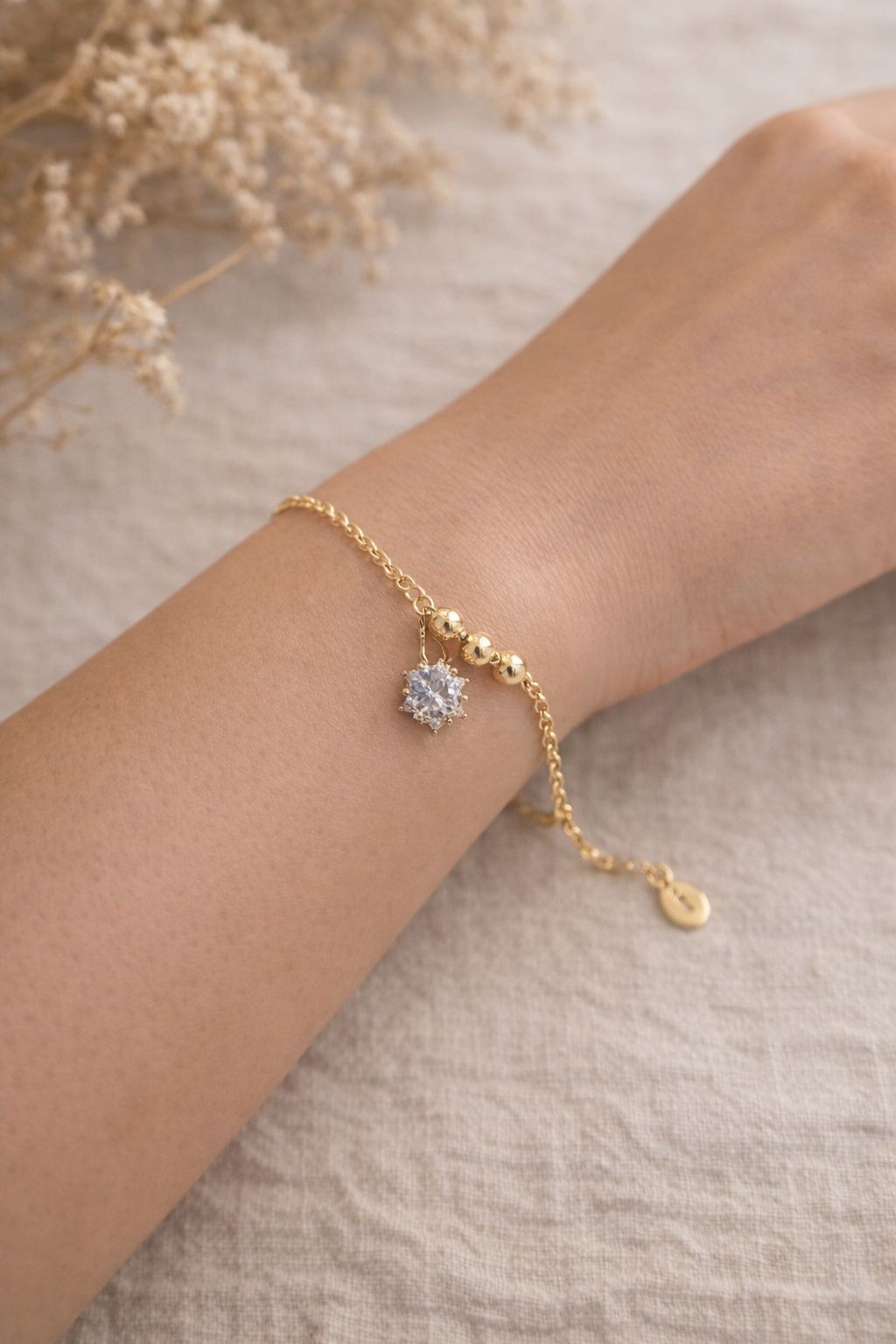 Pulsera Bolitas con Brillo Colgante – Oro Laminado 14K
