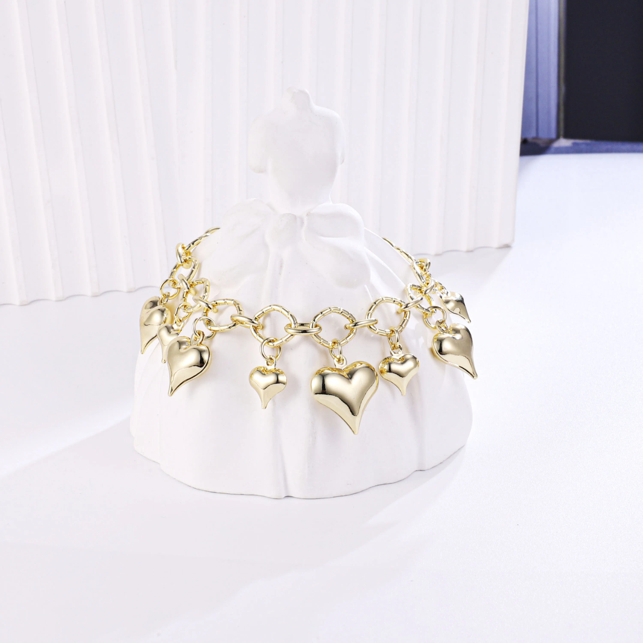 Pulsera de Corazones Colgantes – Oro Laminado 14K | 18–21 cm