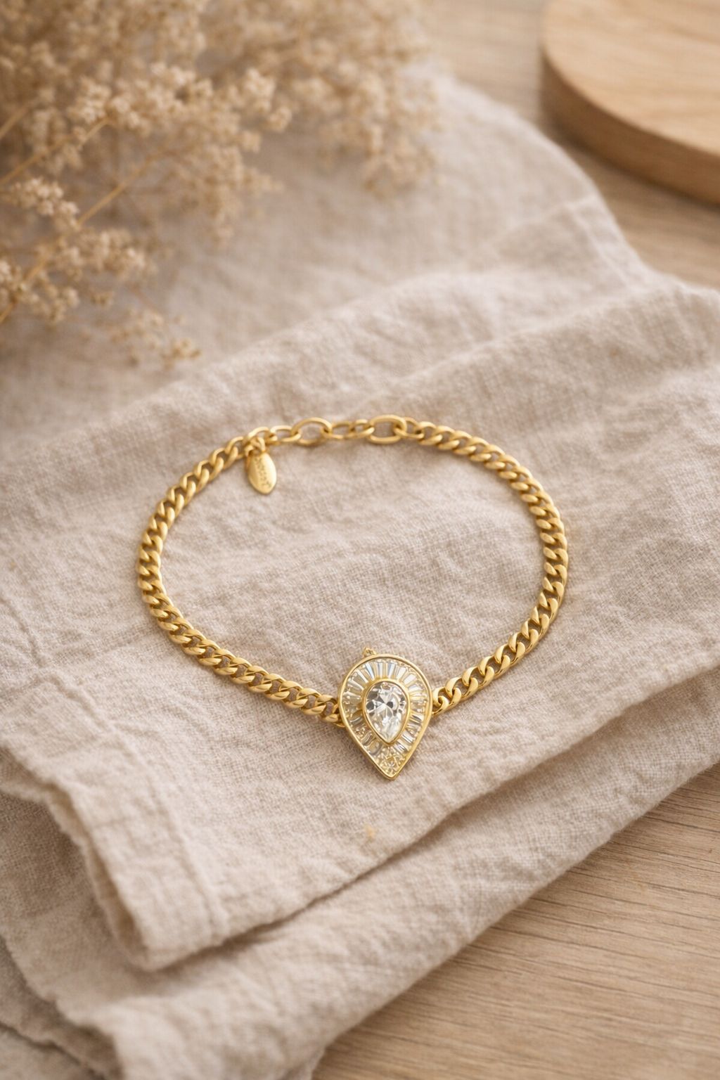 Pulsera Cubana con Dije Gota Brillante – Oro Laminado 14K