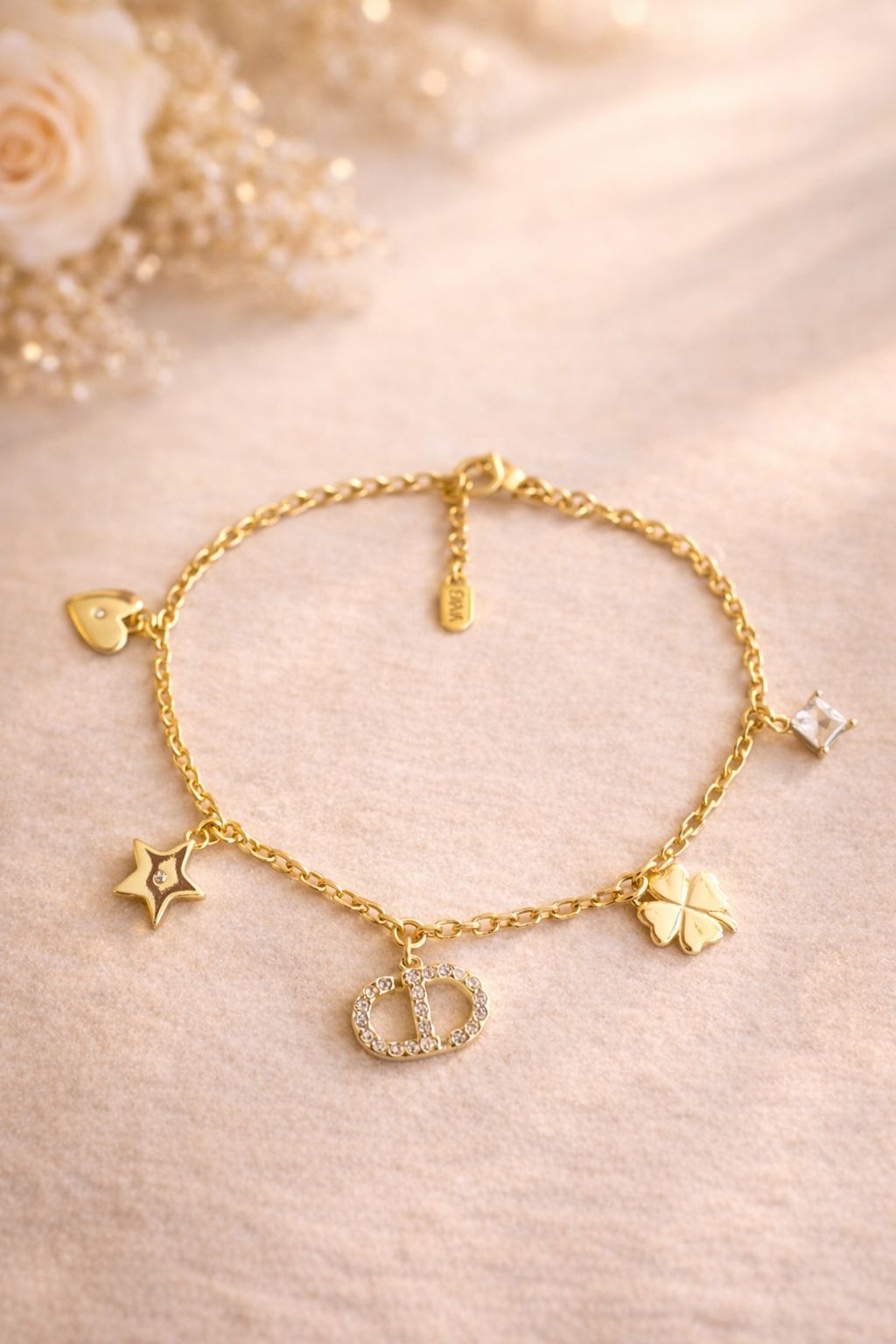 Pulsera Charms con Inicial Brillante – Oro Laminado 14K