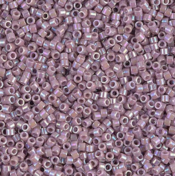 Mostacilla Miyuki Delica 11/0 DB0158 – Lavanda Opaco Tornasol