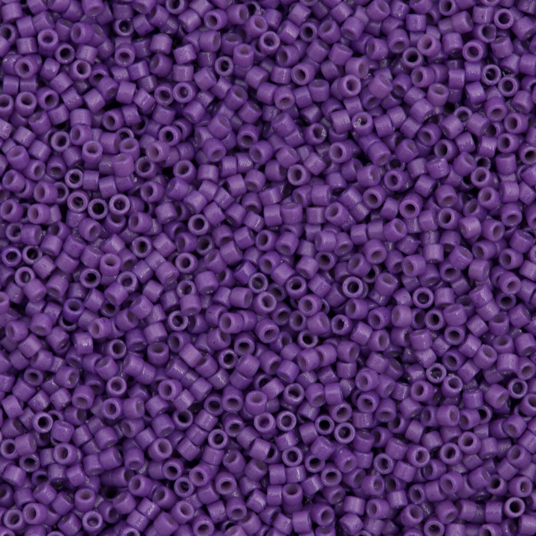 Mostacilla Miyuki Delica 11/0 DB2140 – Morado Opaco Duracoat