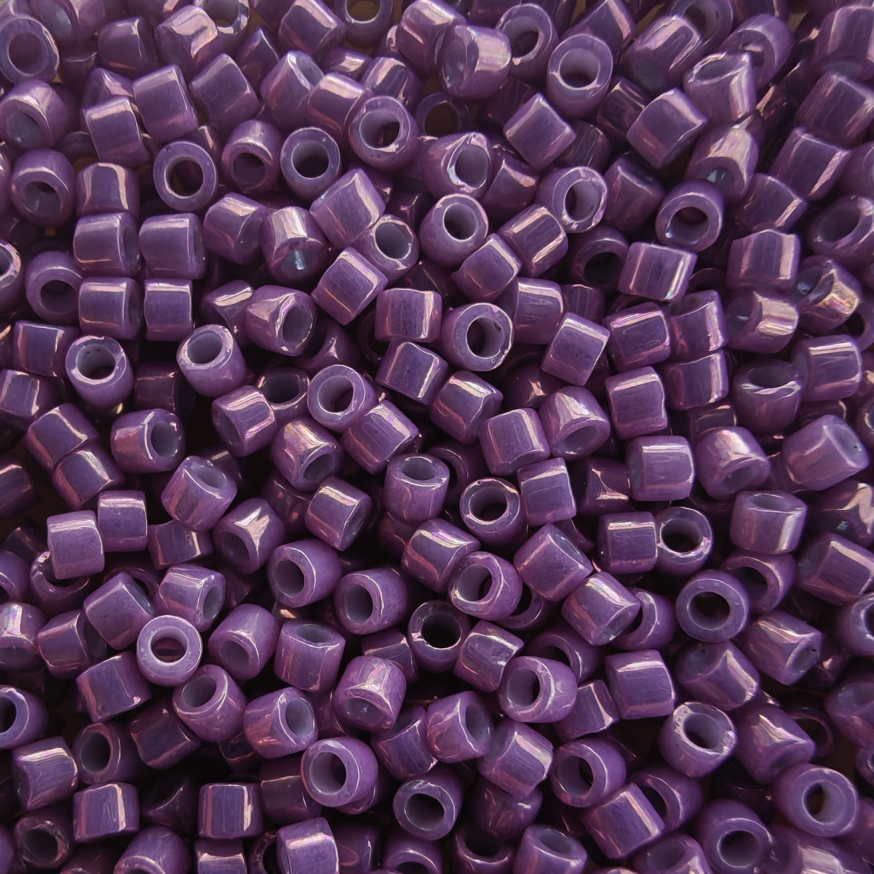 Mostacilla Miyuki Delica 11/0 DB253 – Violeta Opaco Lustre