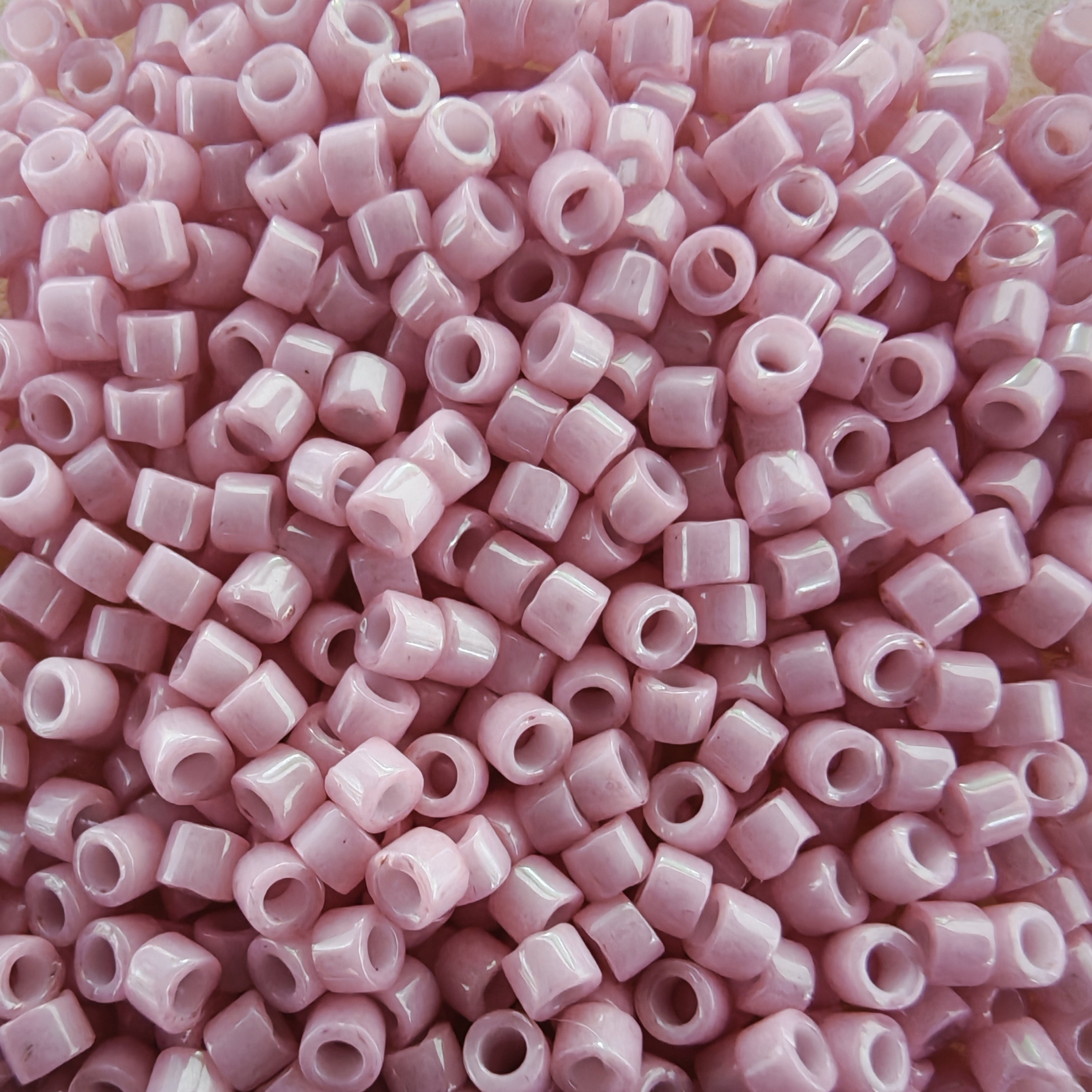 Mostacilla Miyuki Delica 11/0 DB1906 – Rosa Pastel Opaco