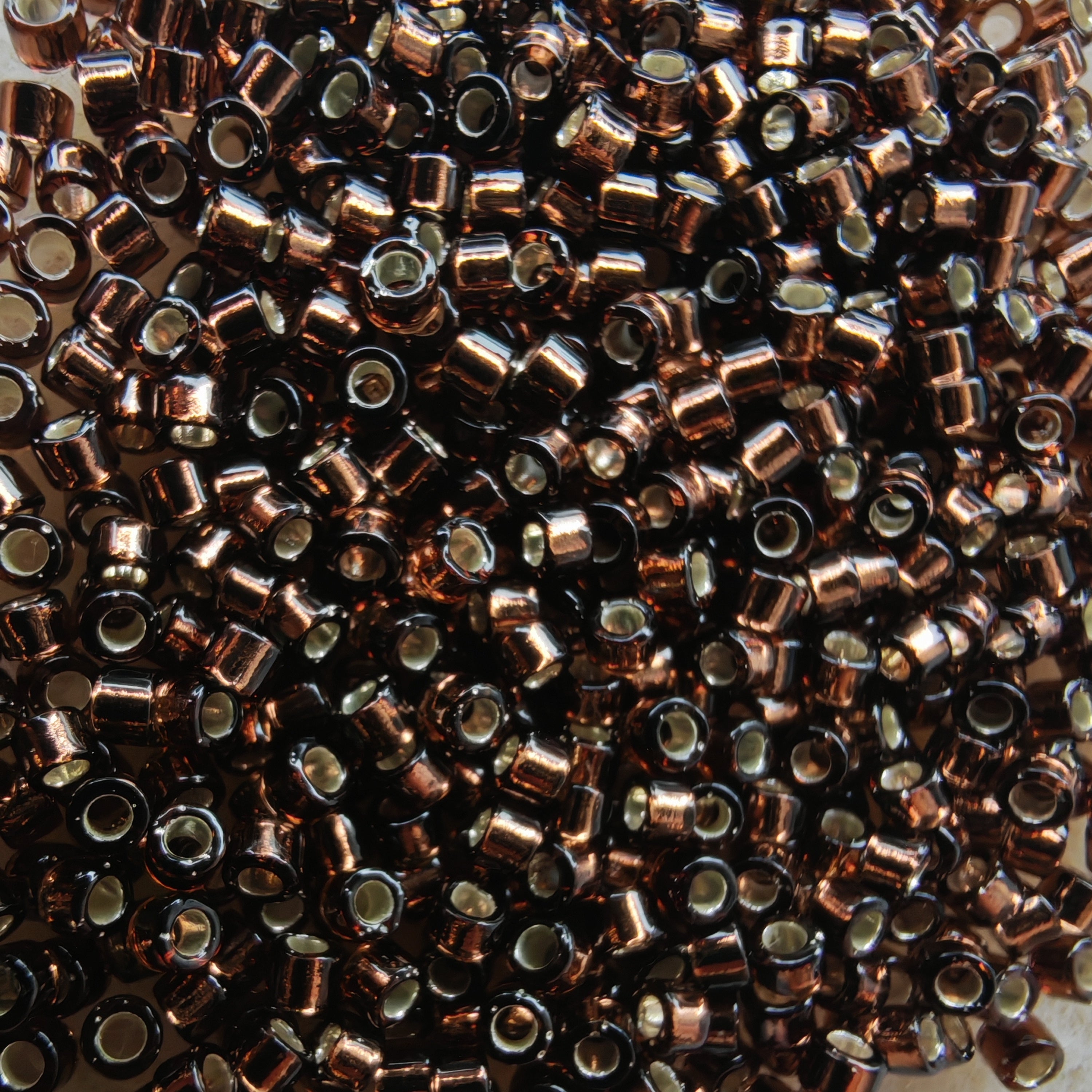 Mostacilla Miyuki Delica 11/0 DB150 - Bronce Silverlined