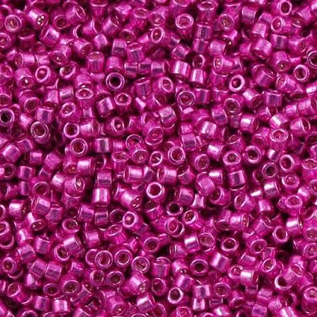Mostacilla Miyuki Delica 11/0 DB425 – Fucsia Galvanizado