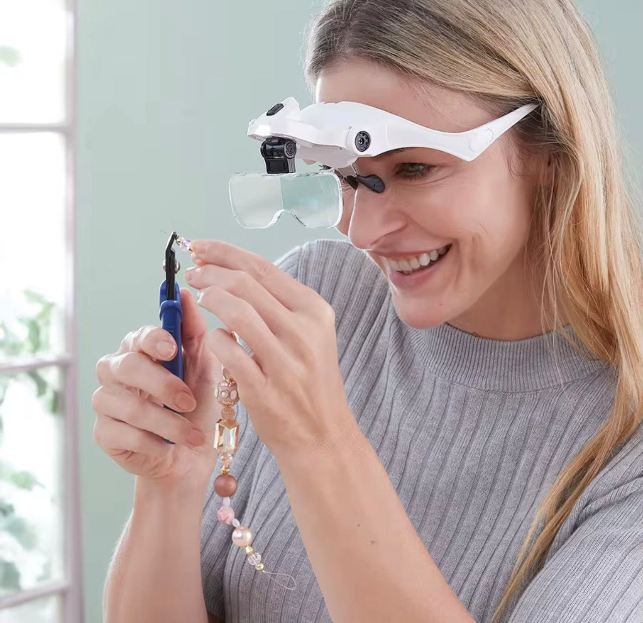 Lente Lupa con Luz LED y 5 Aumentos Intercambiables para Bisutería y Manualidades